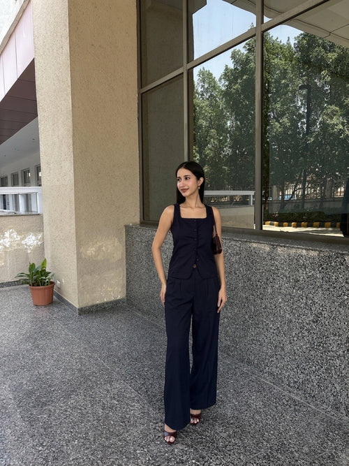 Gigi Classic Linen Pants in Navy