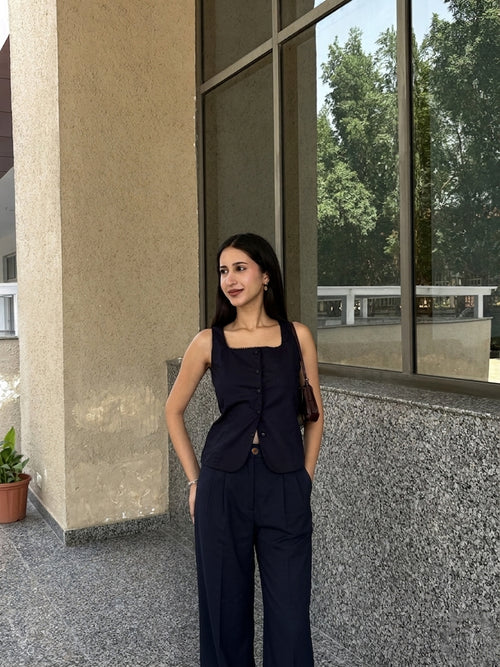 Gigi Classic Linen Pants in Navy