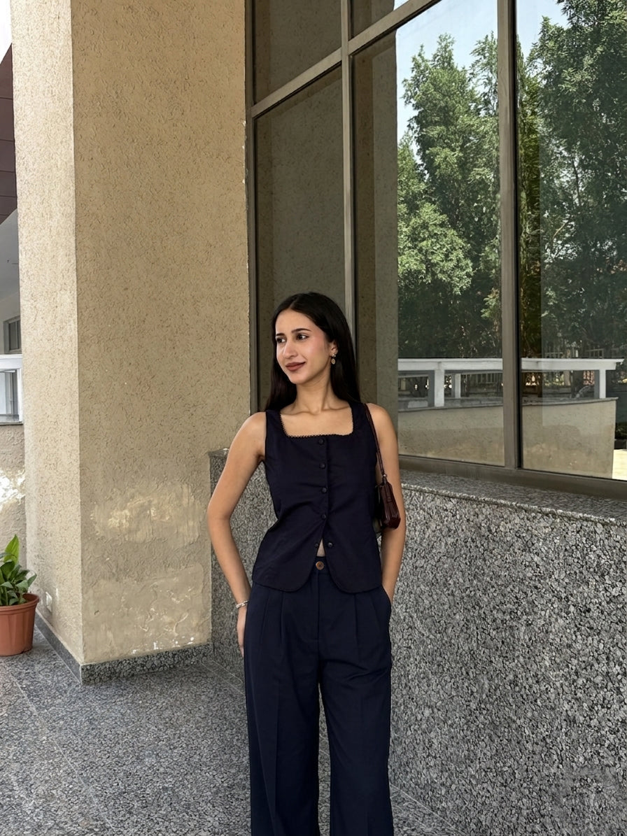 Gigi Classic Linen Pants in Navy