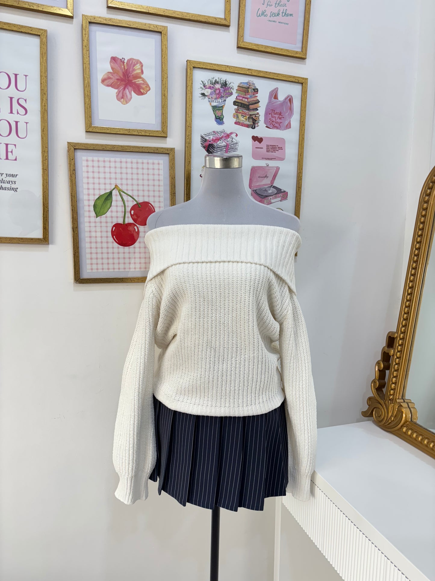 Daisy Offshoulder Sweater in White (XXS-L)