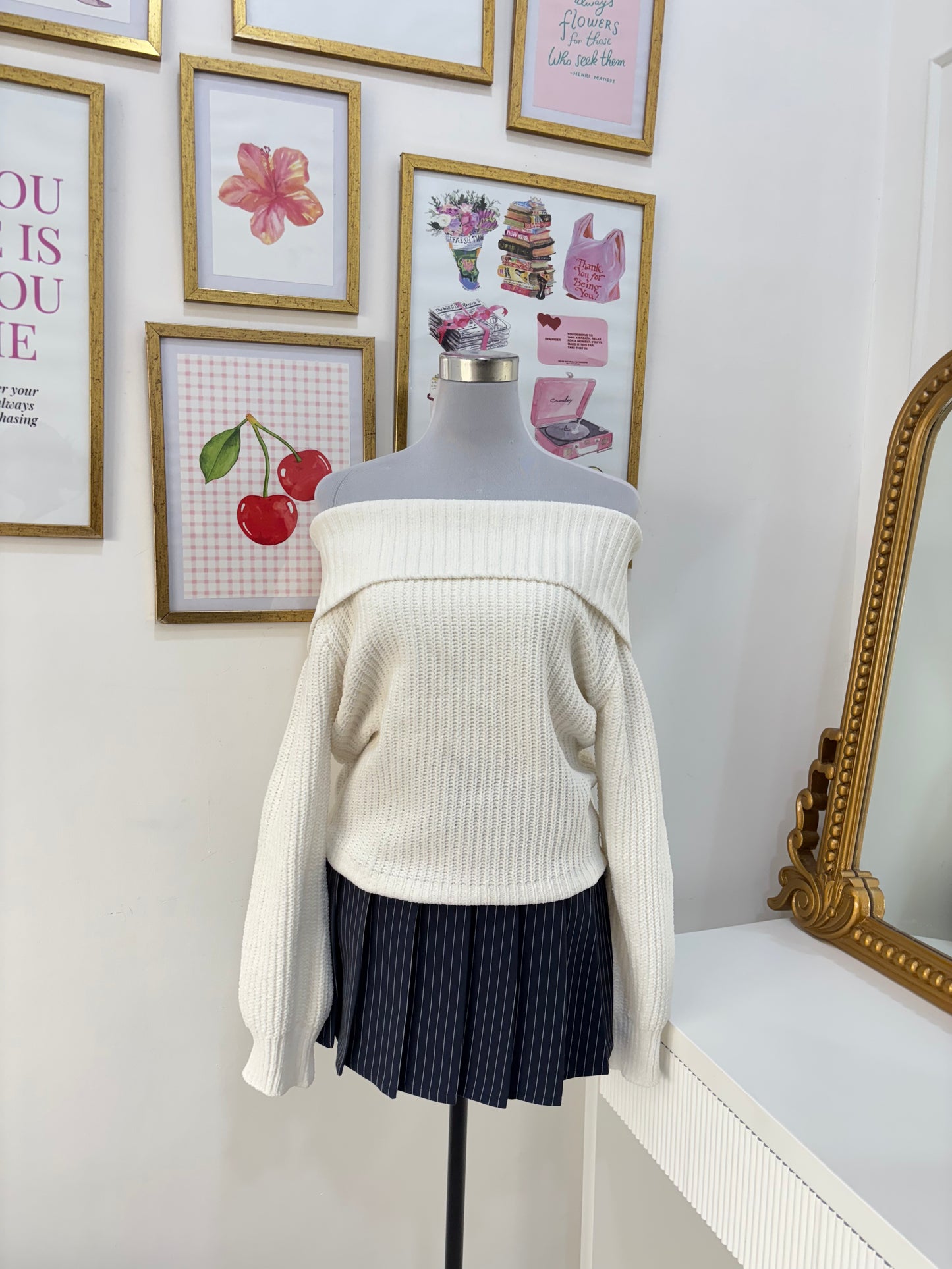 Daisy Offshoulder Sweater in White (XXS-L)