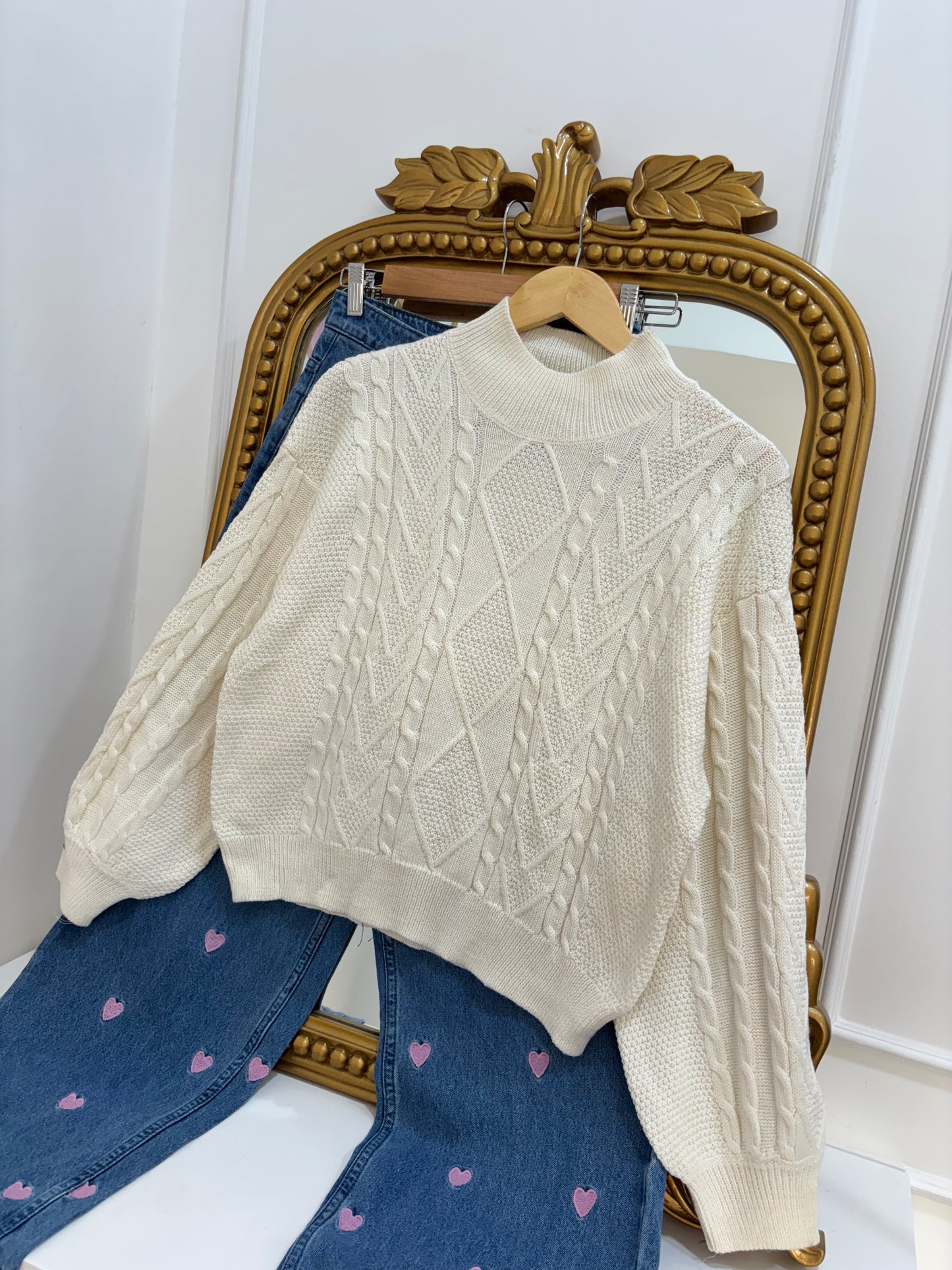 Holly Cable Knit Pullover in White (L)