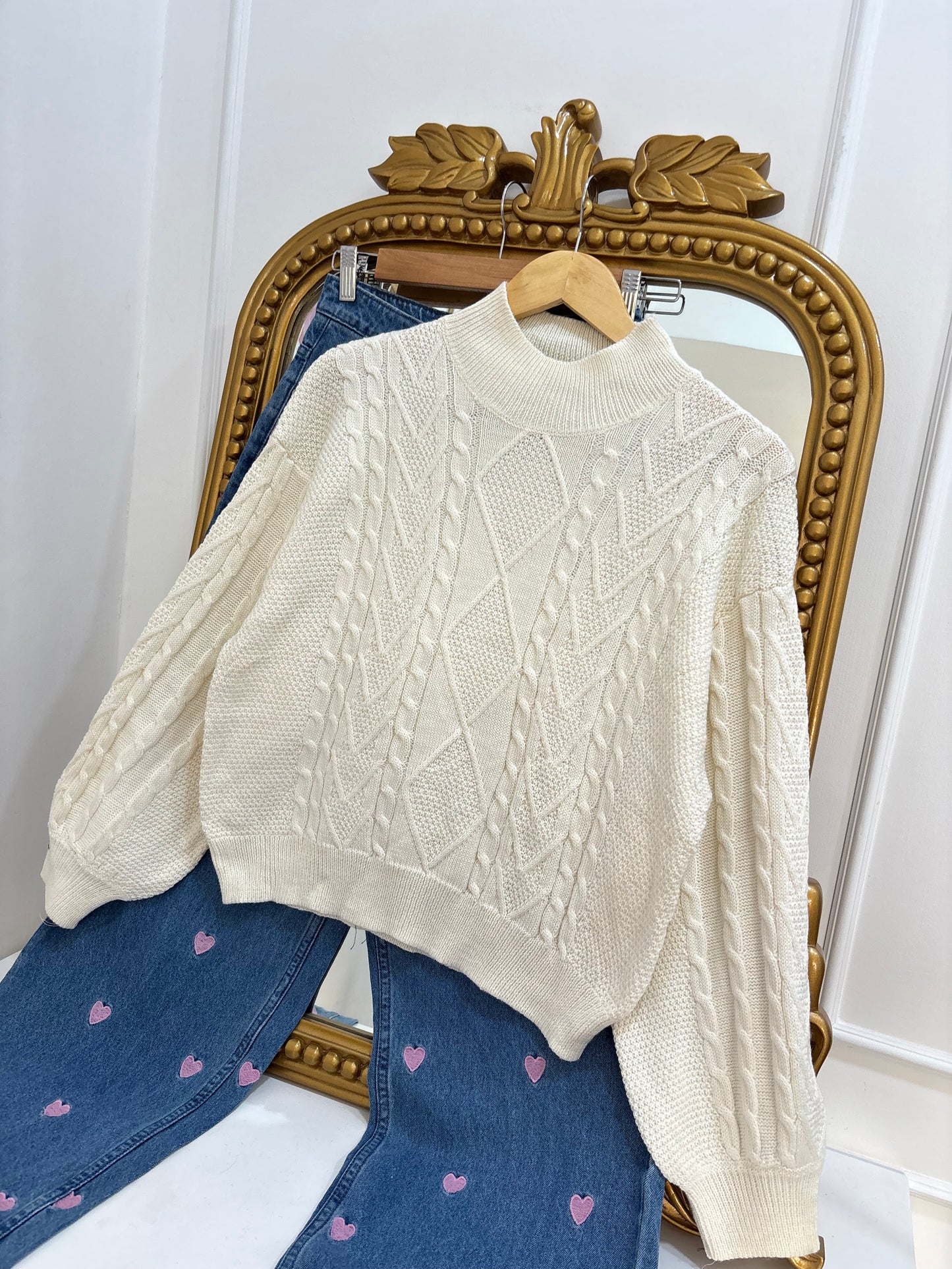 Holly Cable Knit Pullover in White (L)