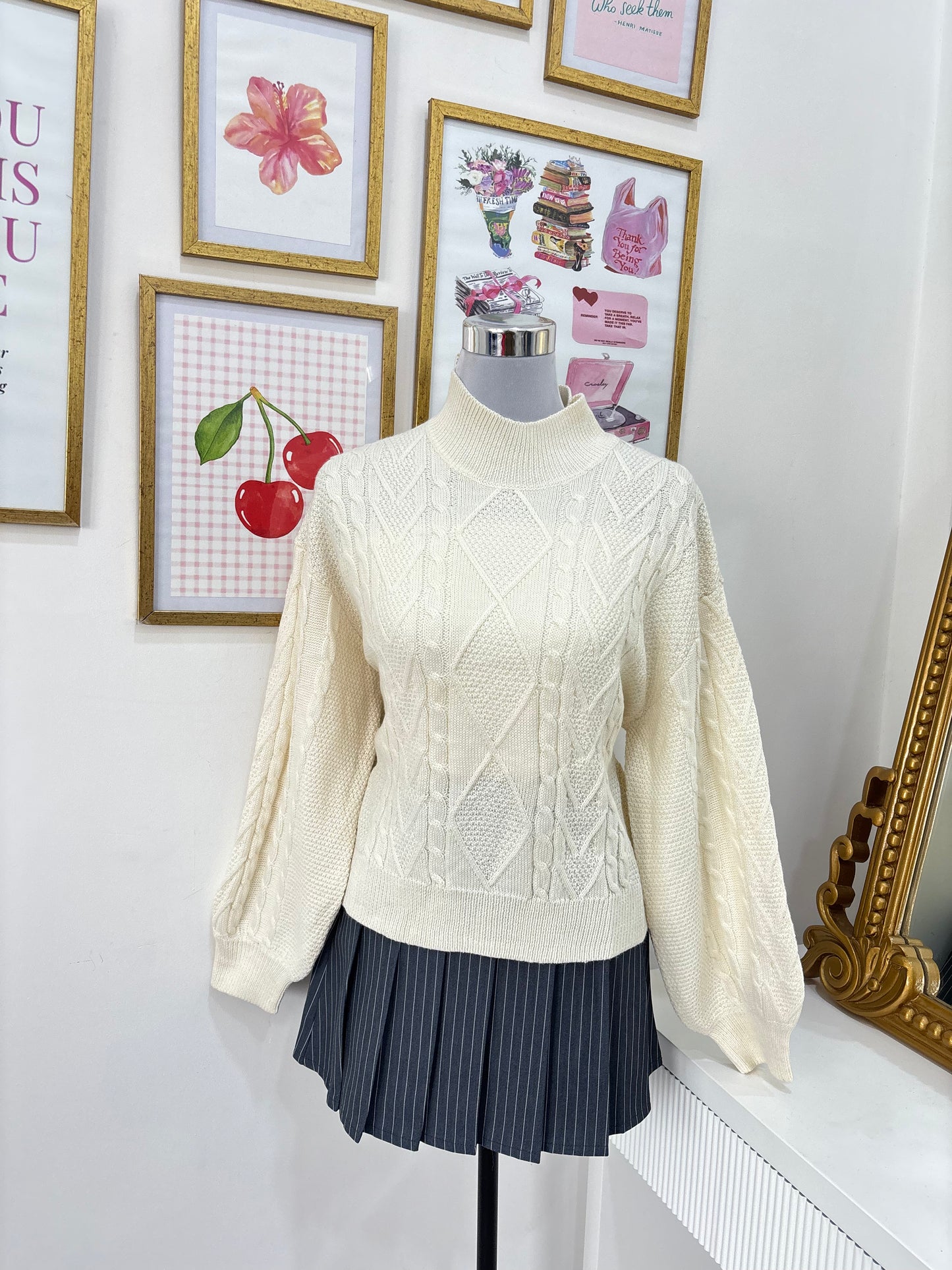 Holly Cable Knit Pullover in White (L)