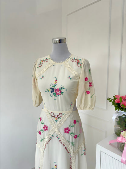 Ivy Embroidered Dress (S-L)