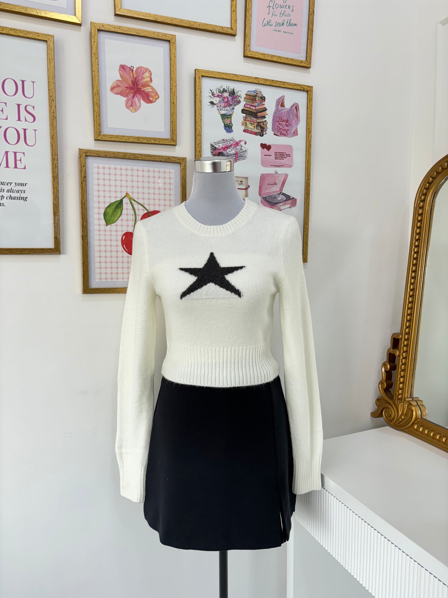 Star Pullover in White (XS-M)