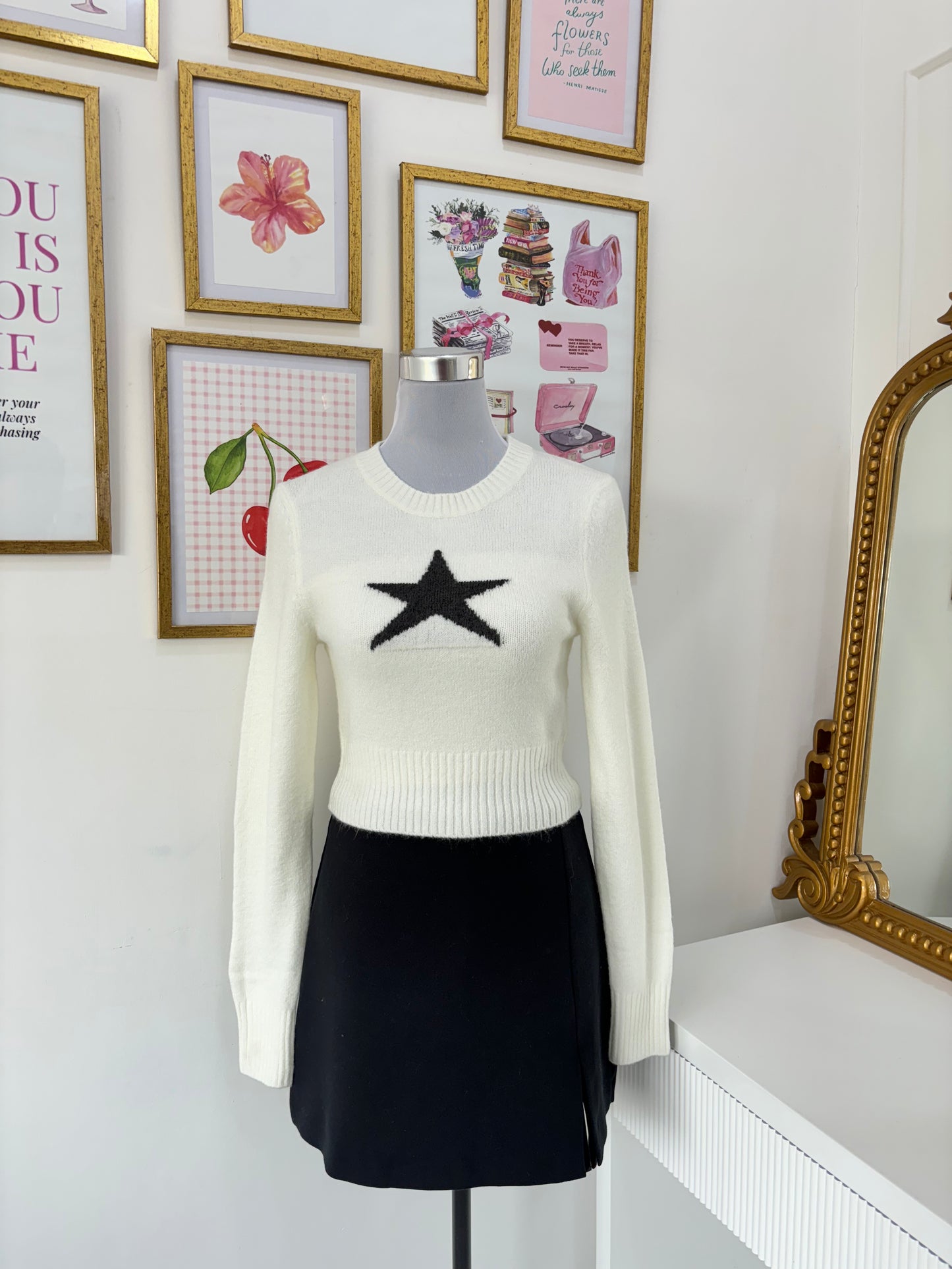 Star Pullover in White (XS-M)